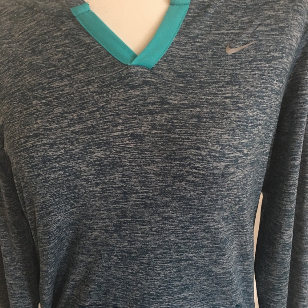 NIKE — DRI-FIT light pullover with hood, size M - Picture 8 of 10